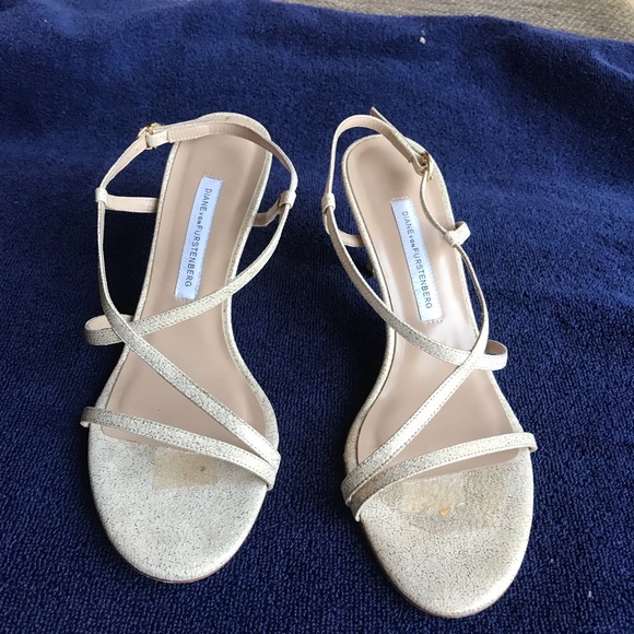 Gold strappy sandals - Picture 2 of 6